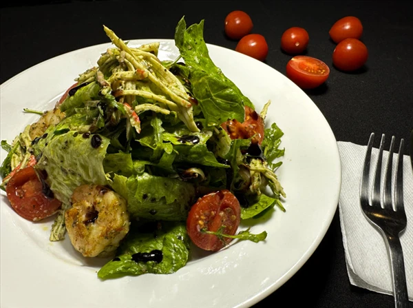 Салат с креветками и снежным крабом