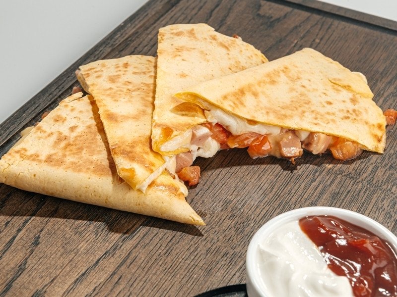 Кесадия с ветчиной и сыром