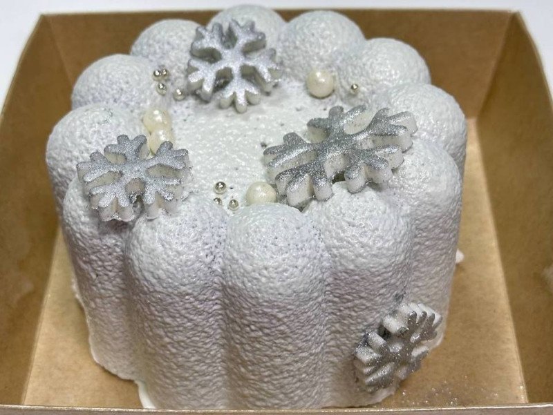 Муссовый новогодний торт с начинкой Сникерс