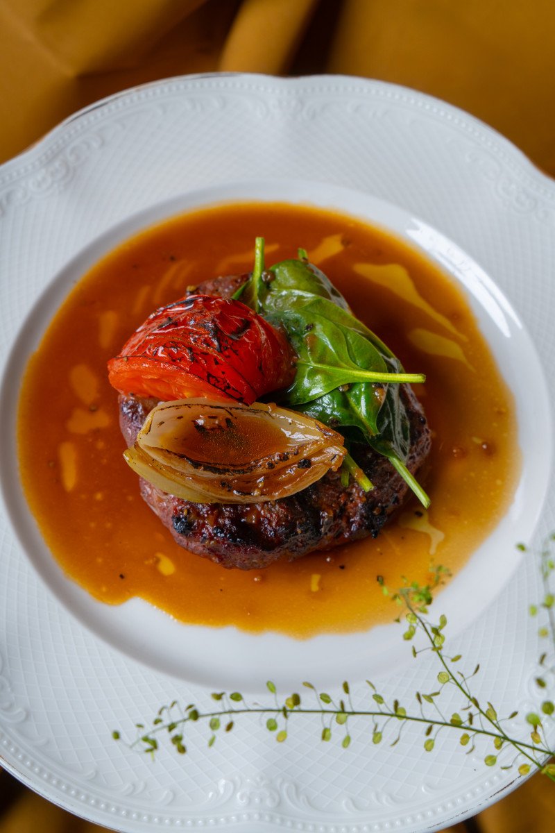 Бифштекс с перечным соусом