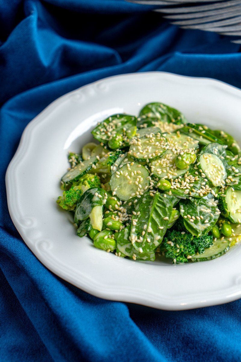 Салат с кунжутным соусом