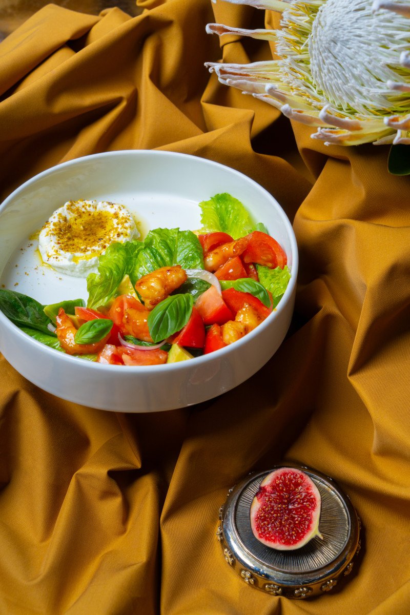 Салат с креветками и авокадо