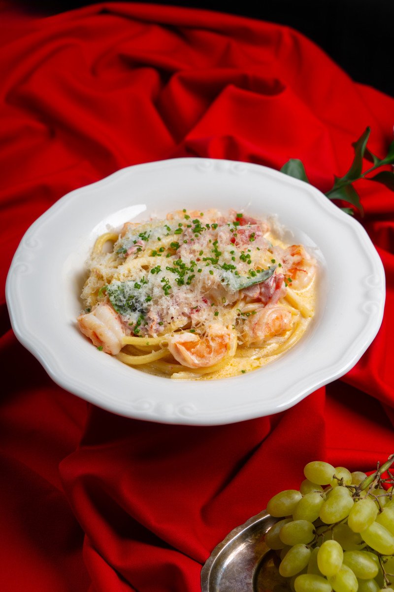 Букатини с креветками и чесночным соусом