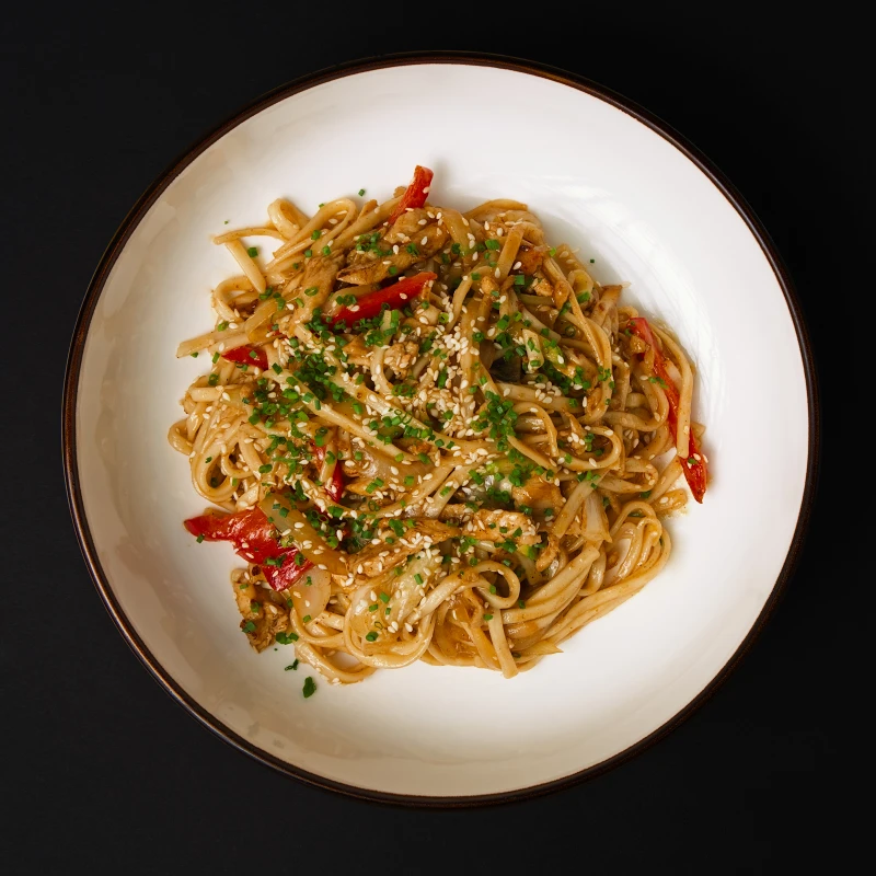 Удон с цыпленком с карри соусом