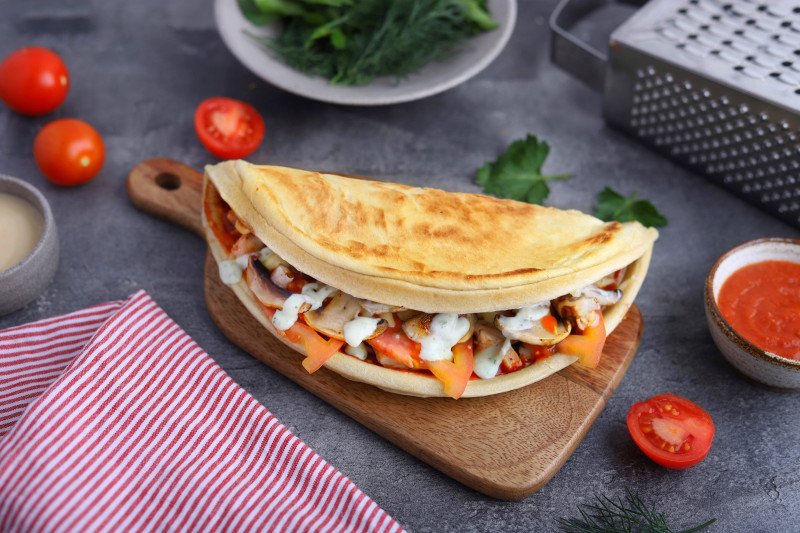 Пицца с курицей и грибами