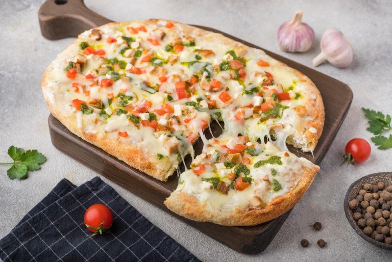 Пицца Базилик с курицей