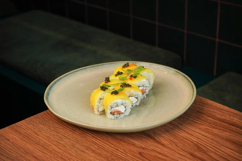 Ролл Манго сальмон