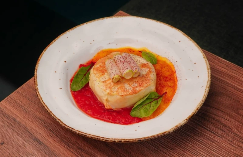 Камамбер с сальсой и чатни из манго