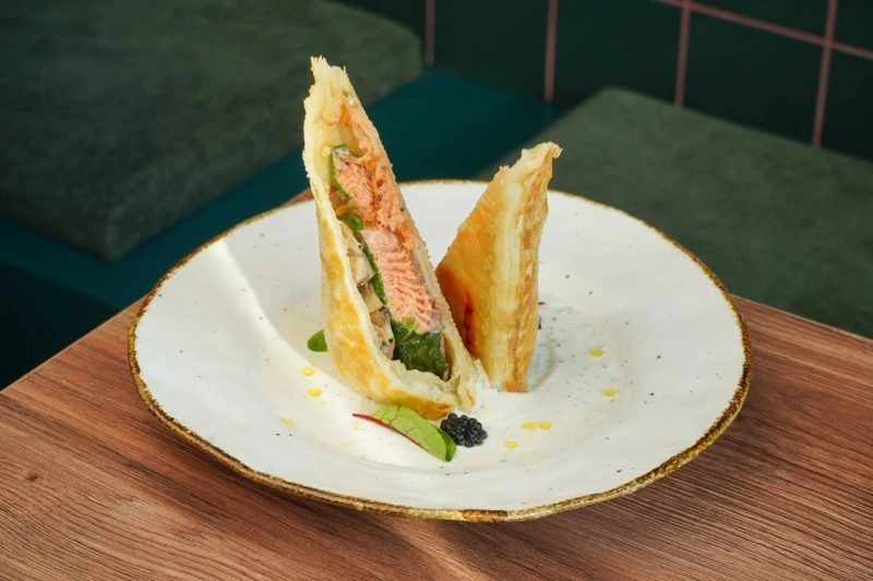 Дикий лосось Велингтон