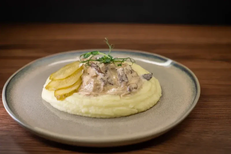 Бефстроганов с телятиной