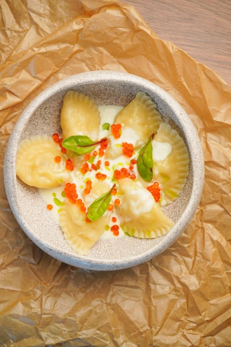 Пельмени с креветкой и яйцом