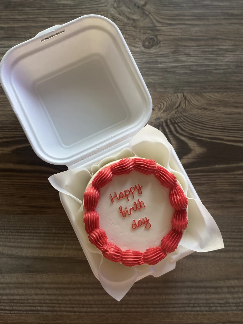 Бенто суши-торт "Happy Birthday — красный бордюр"