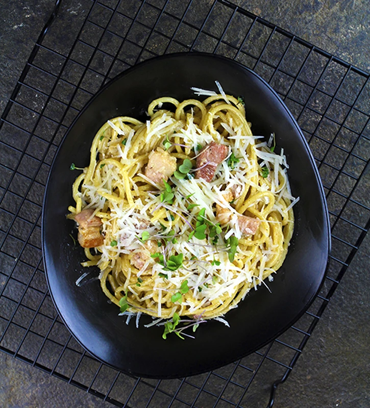 Паста с курицей в томатном рагу 