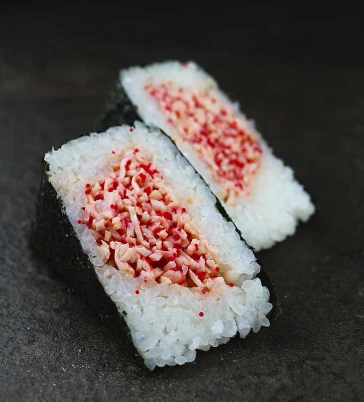 Онигири с крабом