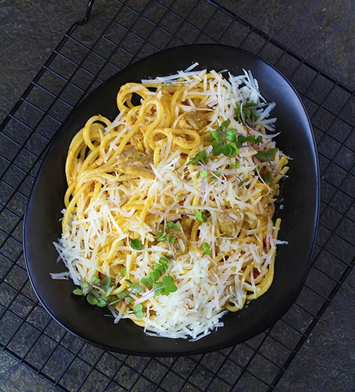 Паста с креветкой в томатном рагу 