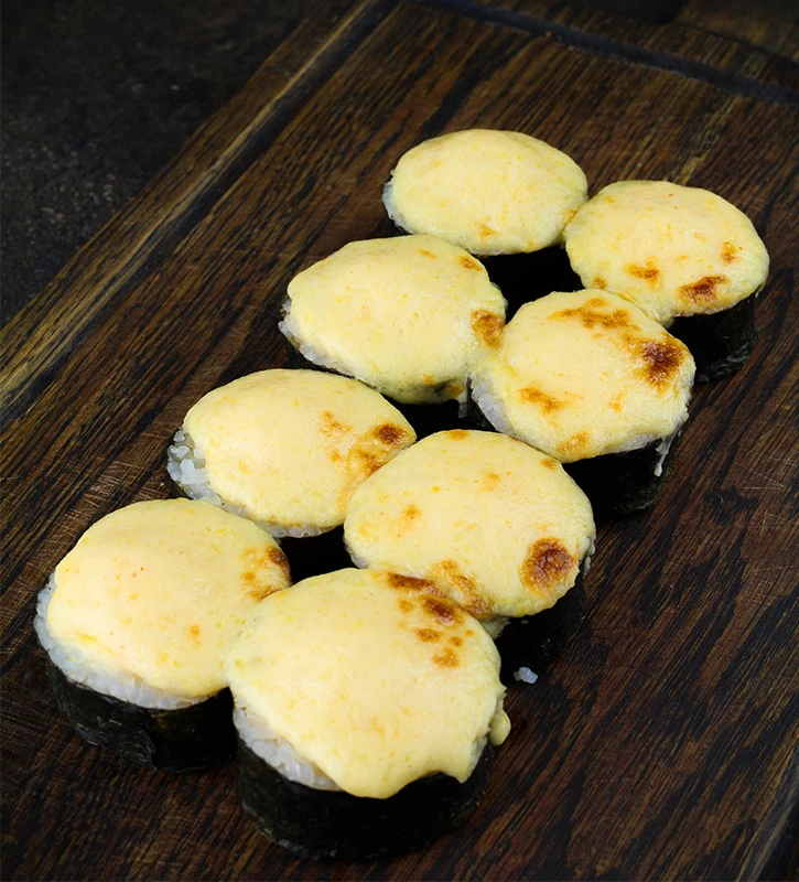 Запеченный ролл с лососем