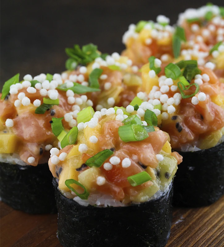 Премиум тартар с лососем и манго