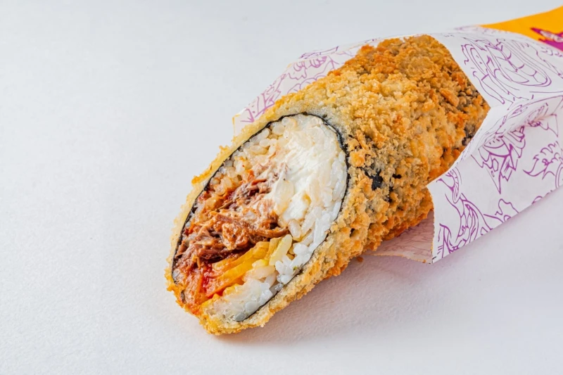 Фрай ролл с томленой говядиной и вялеными томатами