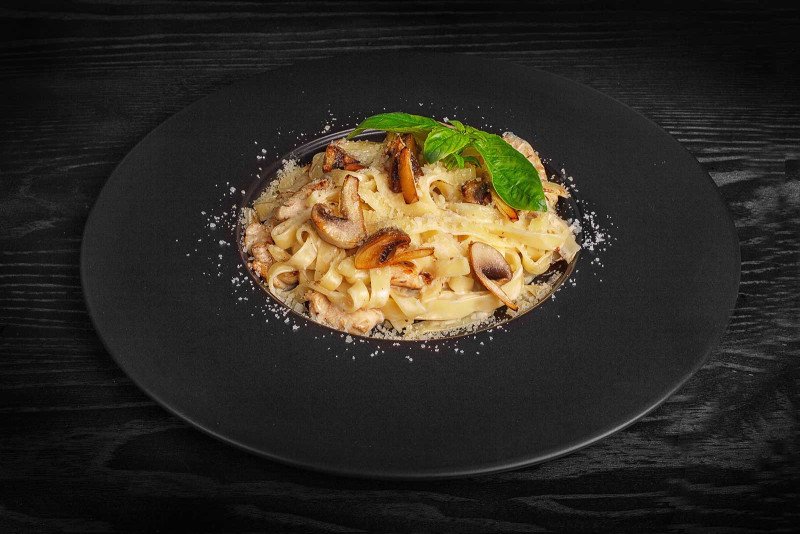 тальятелле с грибами и ветчиной