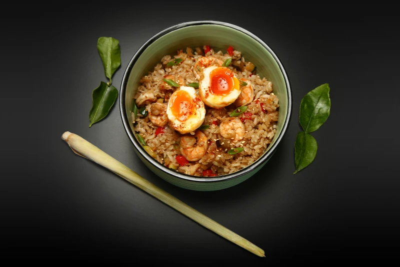 Жареный рис с креветкой