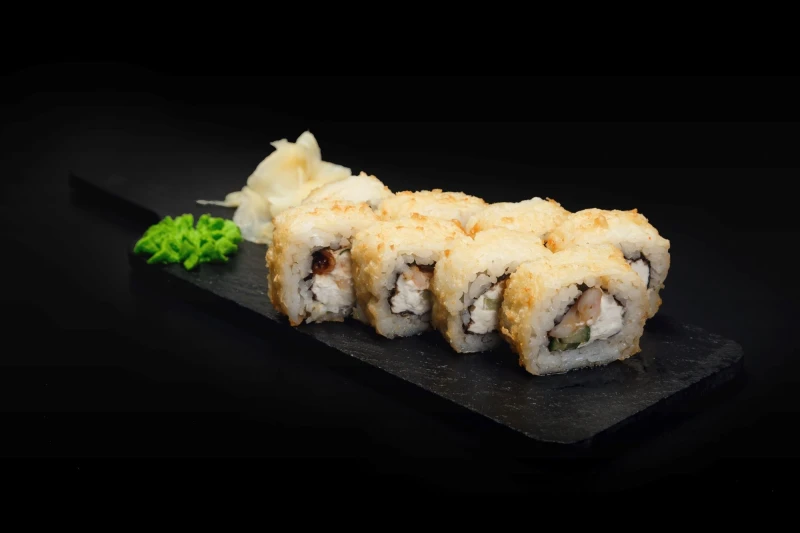 Морской жаренный ролл