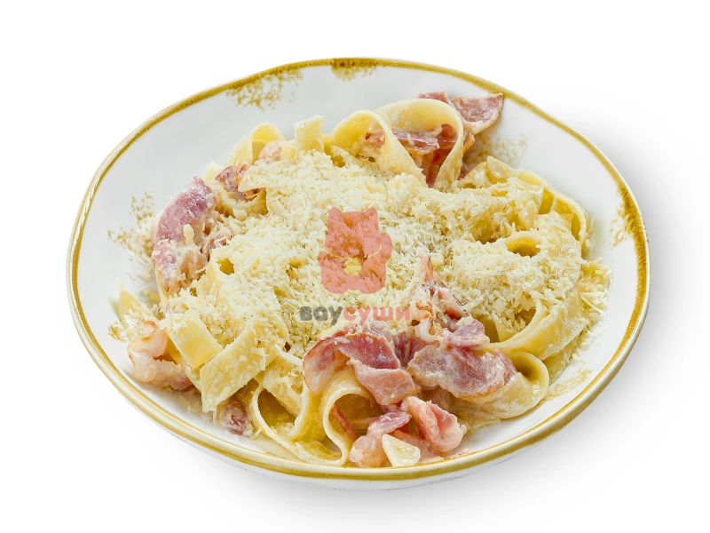 Фетучини с беконом и чесноком