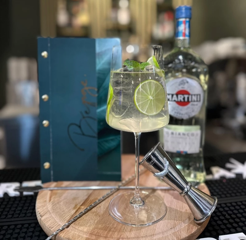 Коктейль Мартини Ройял