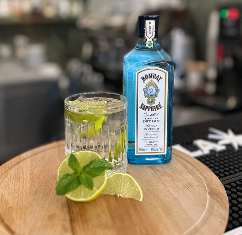 Коктейль джин-тоник