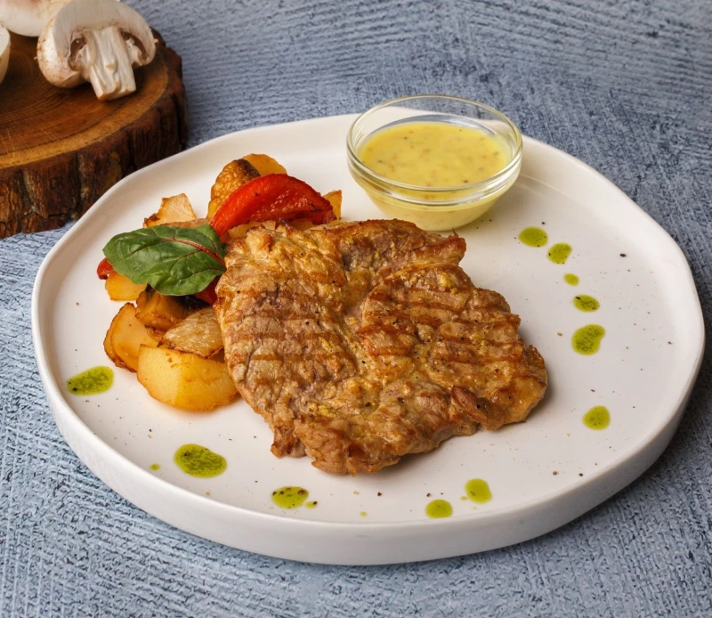 В О/М Свиная шея Дижон с картофельными дольками 320гр