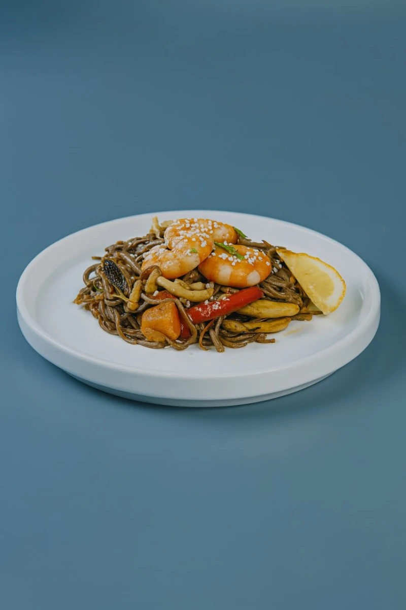 Соба с морепродуктами