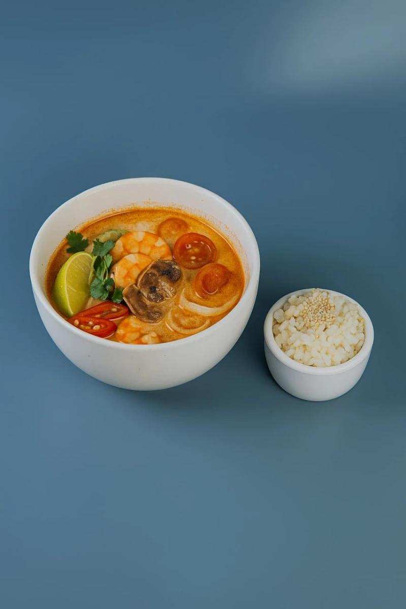 Том-ям с креветкой и кальмарами