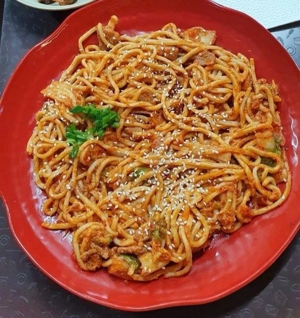 Лапша с кимчхи ( острое )