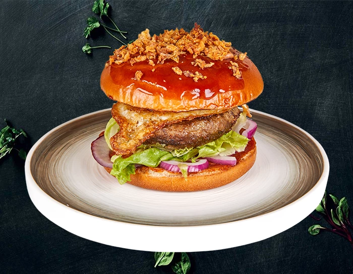 Бургер с говядиной 3 вида лука