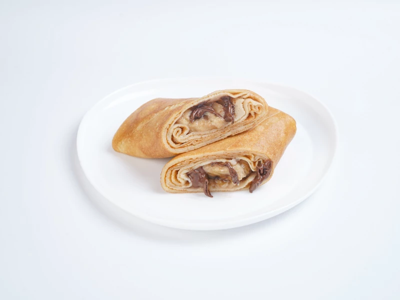 Блин с кремом из белого шоколада и малиной 