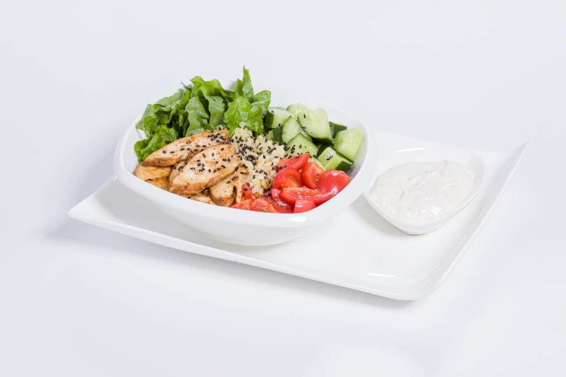 Боул с булгуром и прияной куриной грудкой