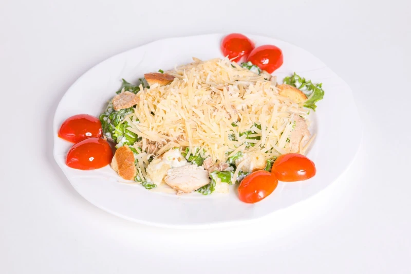 Салат Цезарь с курицей