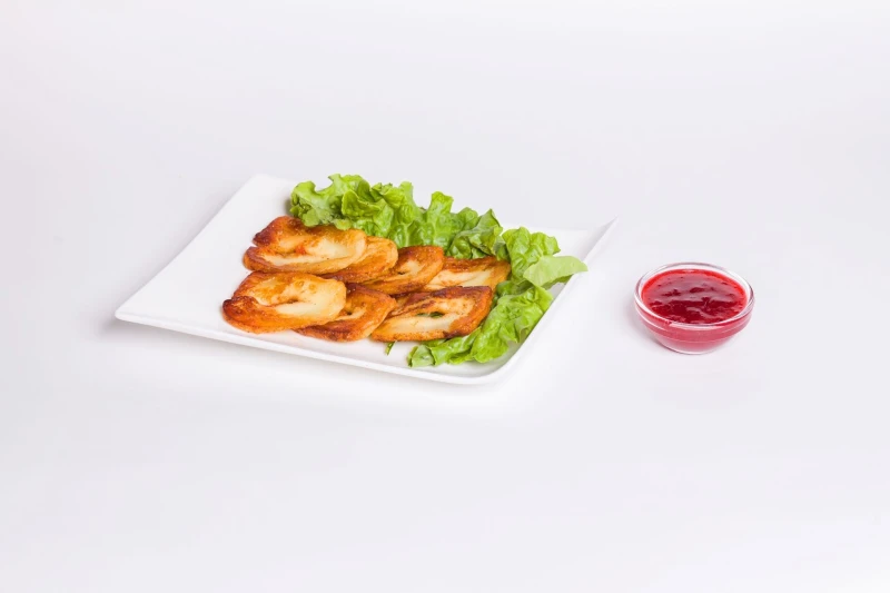 Халлуми жареный с брусничным соусом