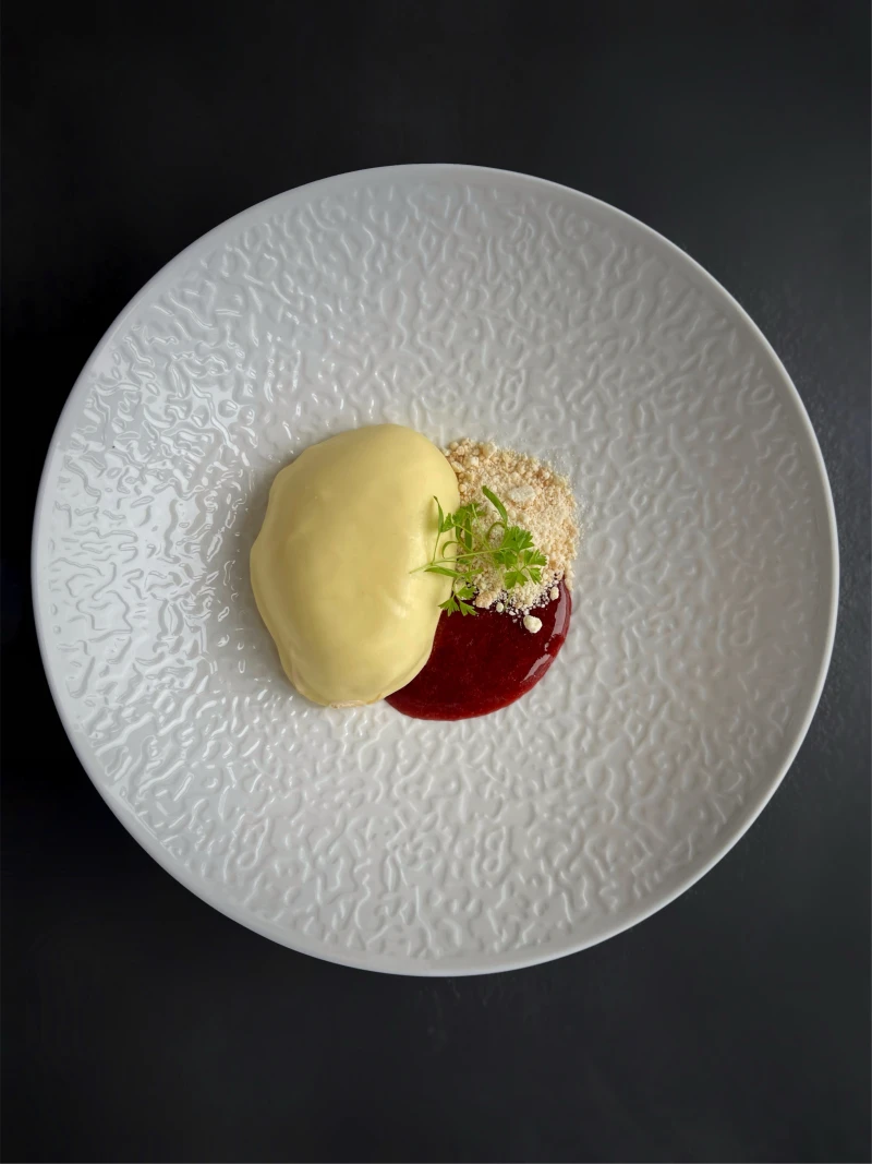 Фисташковая меренга ,уральская ягода,сливочный крем 145 гр