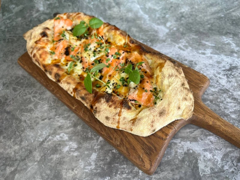 Лепешка с форелью и камамбером 225гр