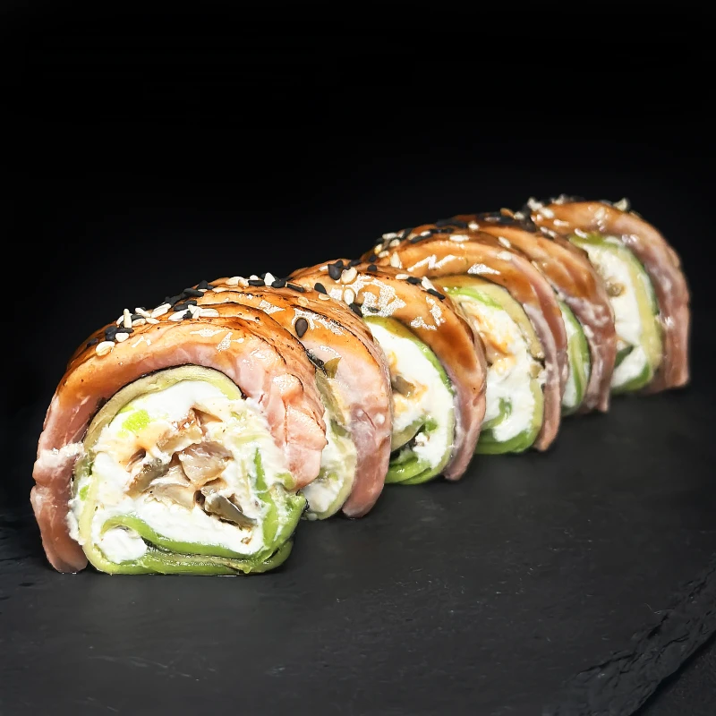 Авокадо-кинг с опаленным лососем и угрем 6шт 150гр.