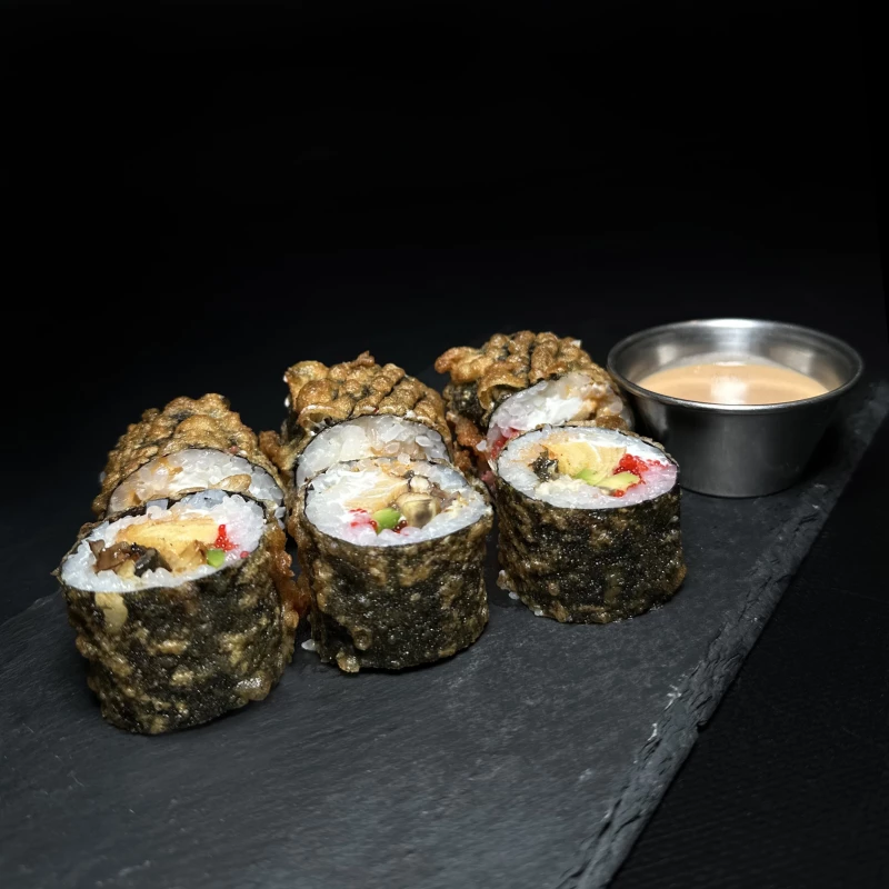 Ролл Темпура с угрем и авокадо 6шт 215/30гр