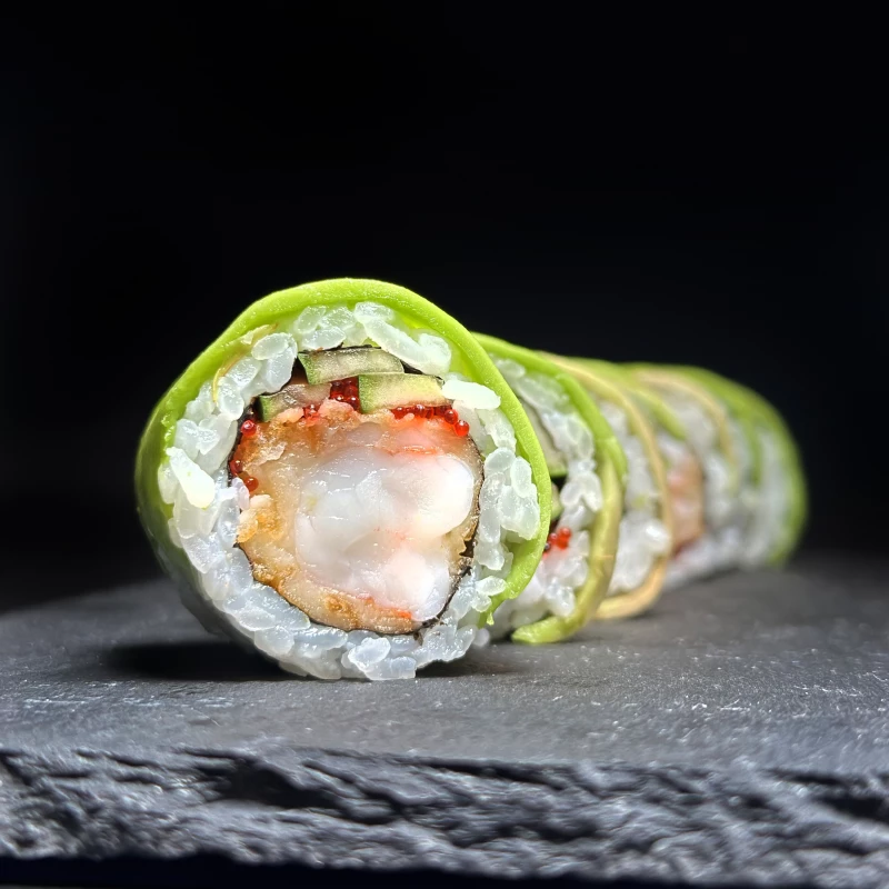 Ролл с жаренной креветкой и авокадо 7 шт 200гр