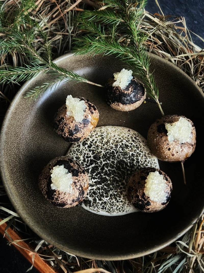 Картофель с костра, луковый мусс , икра палтуса 260гр