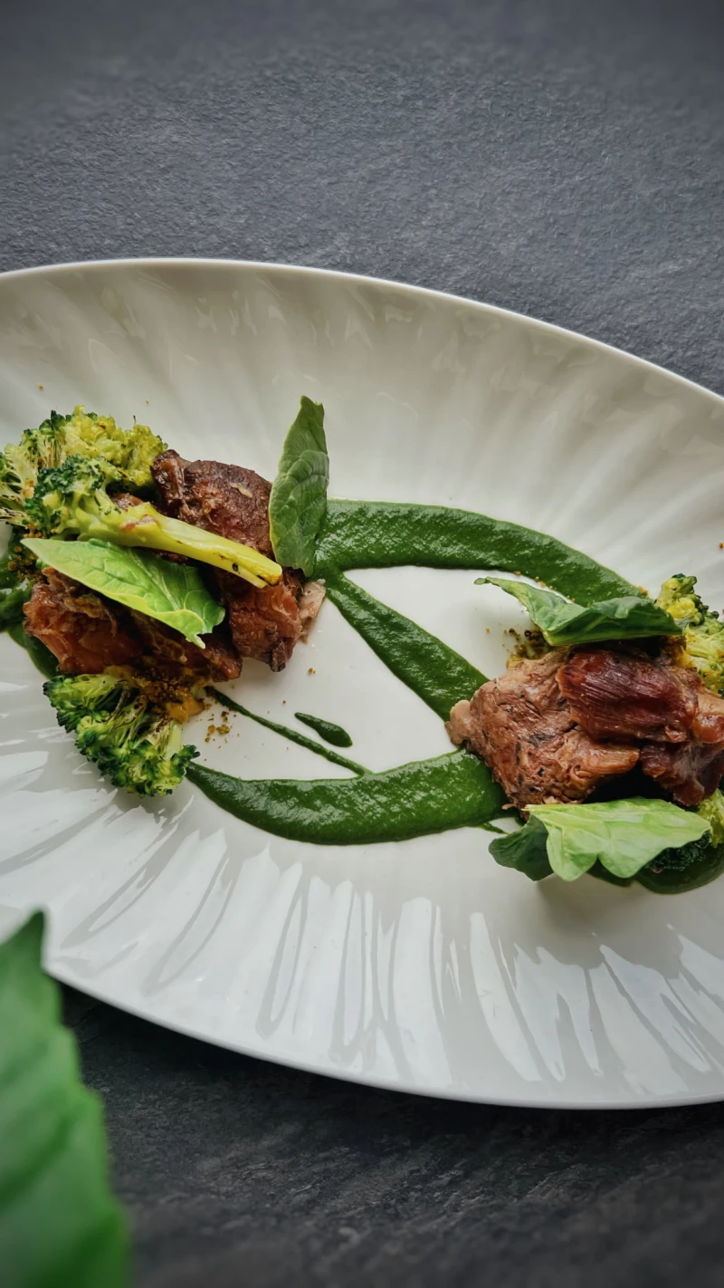 Барашек разварной,броколли,соус шпинат,фисташка 195гр