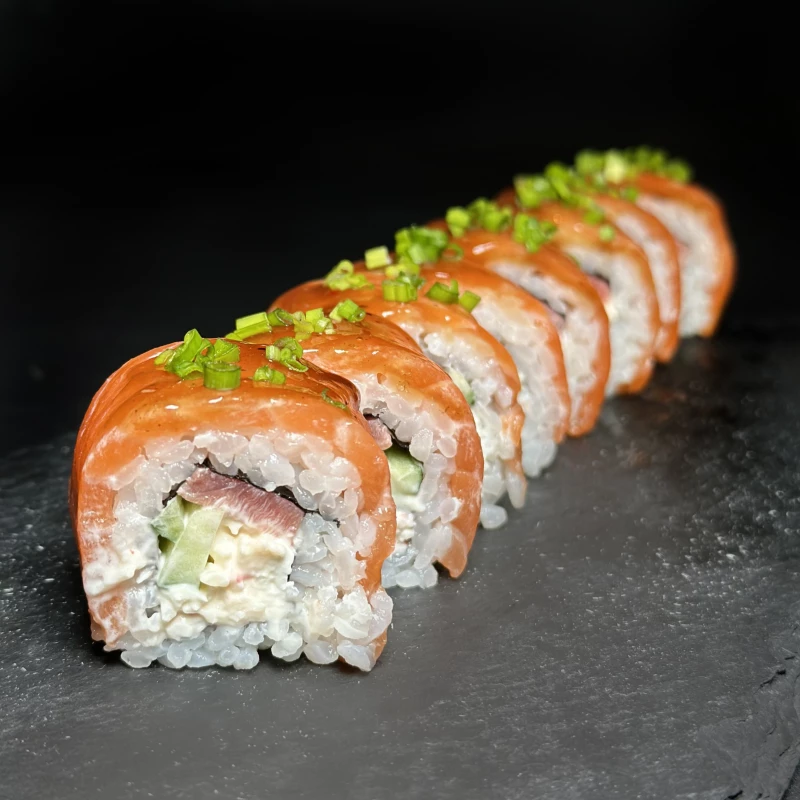 Королевский ролл с лососем  8  шт  275гр