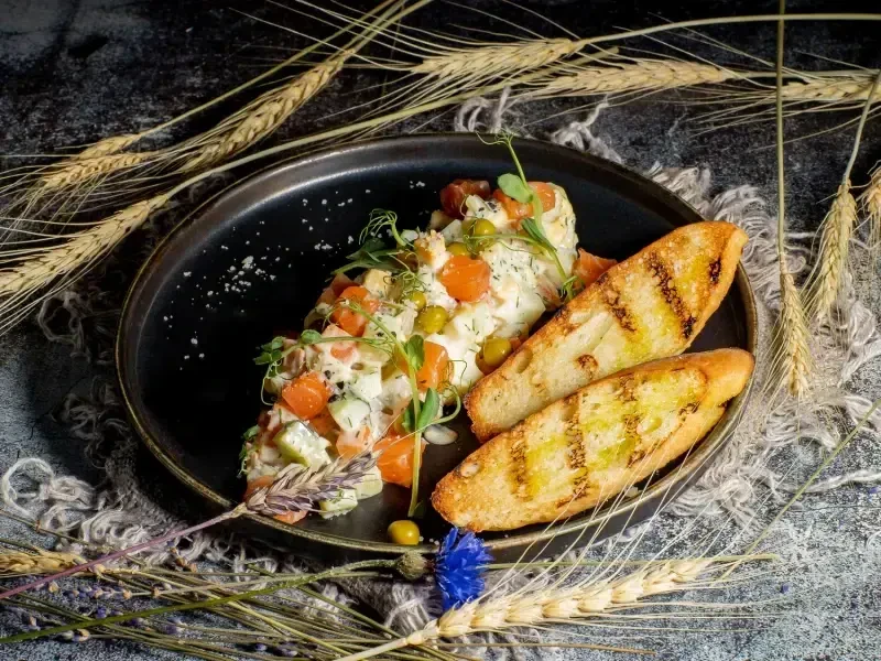 Салат "Оливье" с лососем,