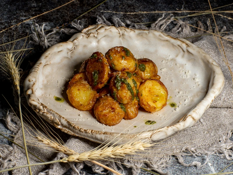 Картофель, запеченный с зеленью и пармезаном