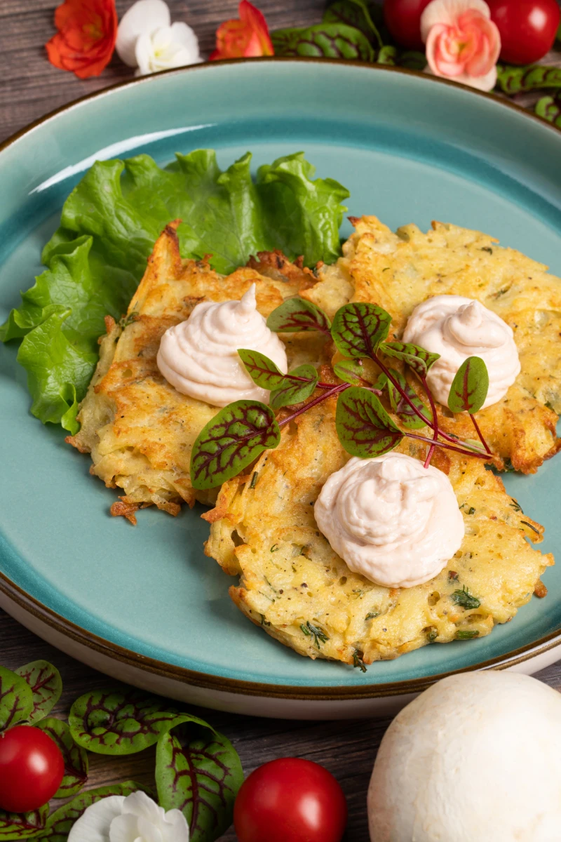 Драники с риетом и копченым лососем 