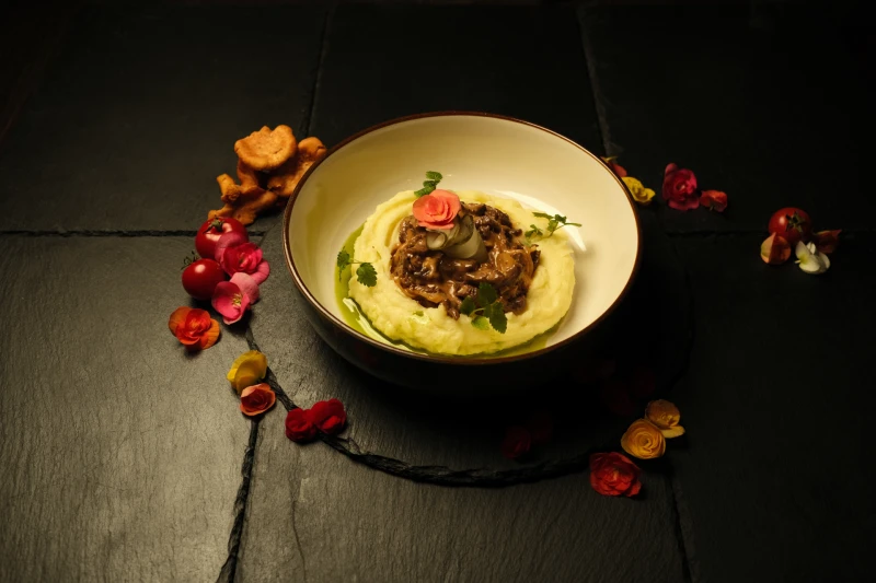 Бефстроганов из говяжей вырезки с картофельным пюре