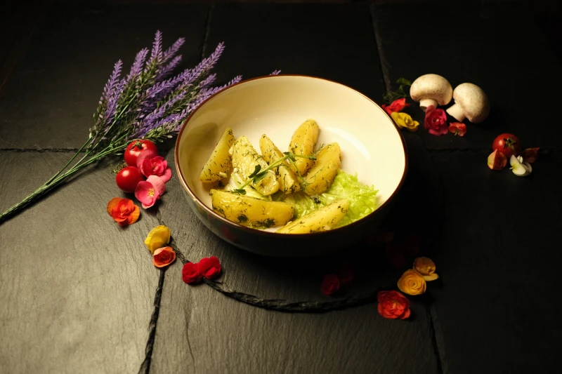 Молодой картофель с укропом 